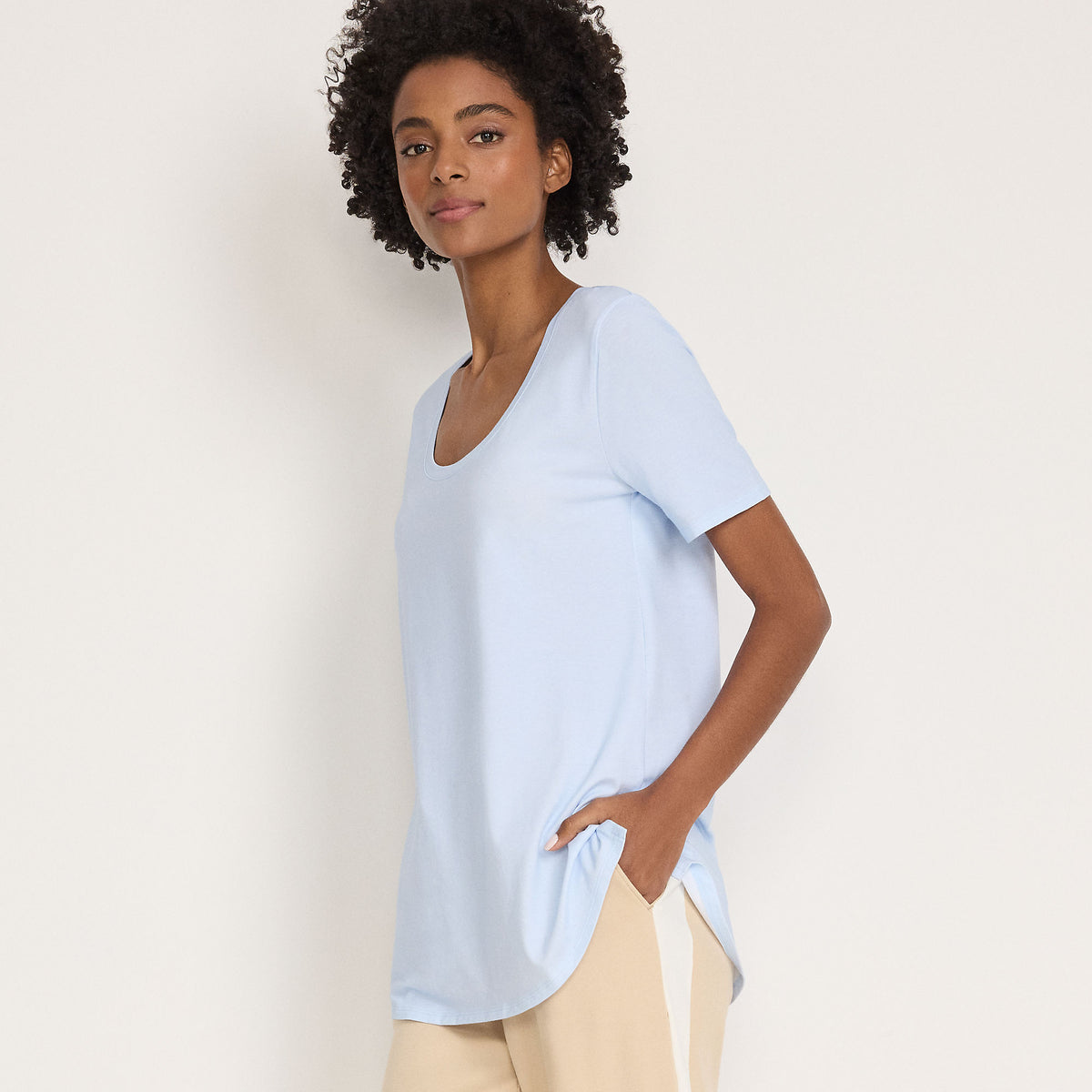 Women's Petite Short Sleeve Power Performance Scoop Neck Curved Hem Tunic Tee